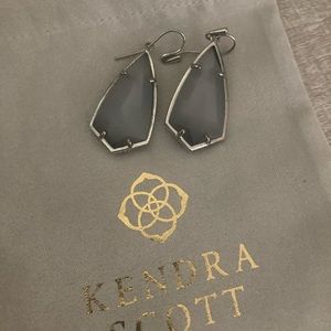 Kendra Scott Grey Earring